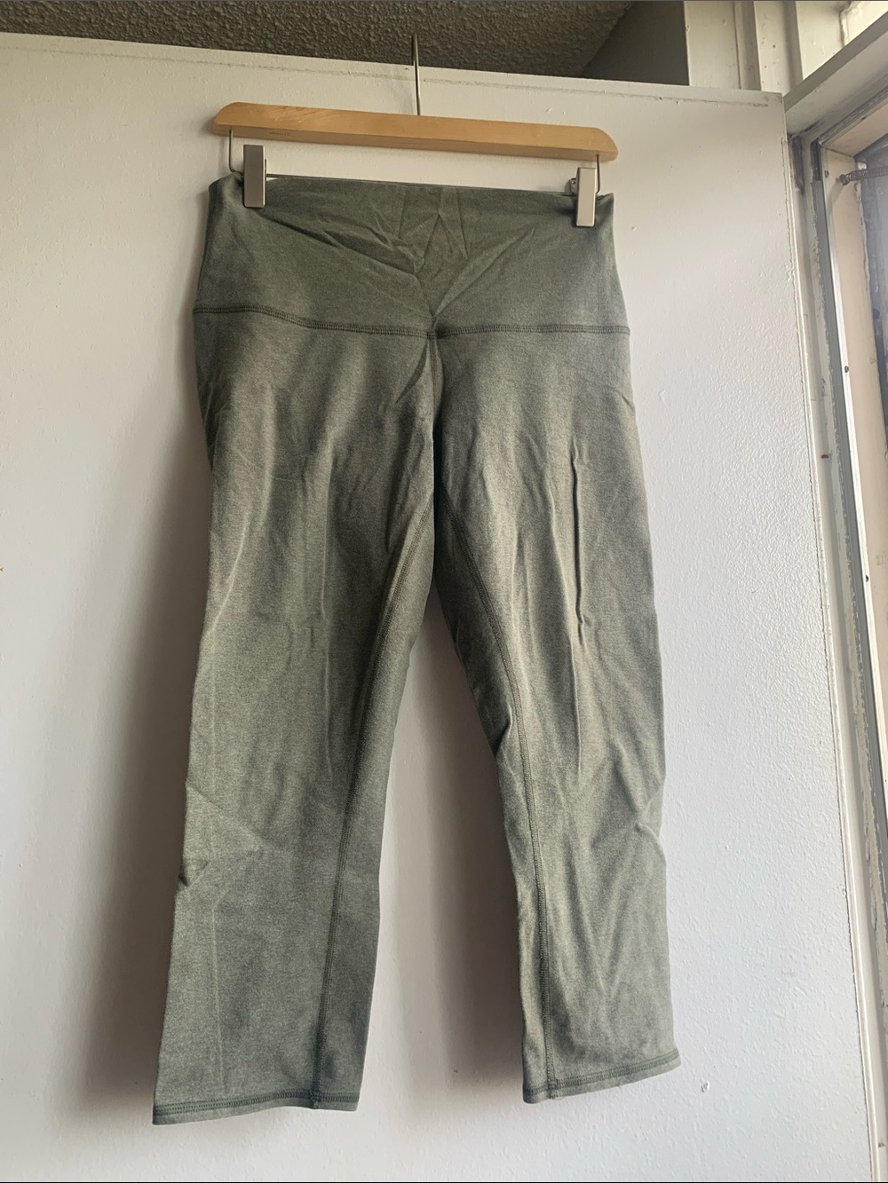 Lululemon Capri Olive Green High-Waist Leggings